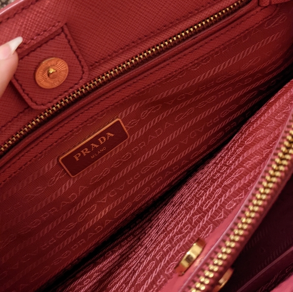 Prada Saffiano handbag - Picture 6 of 9